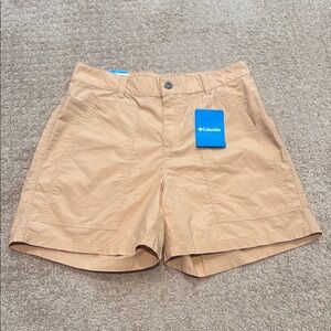Columbia Women's Tan Cargo Shorts Holly Hideaway Washed Out Short 6/38 inseam 5”